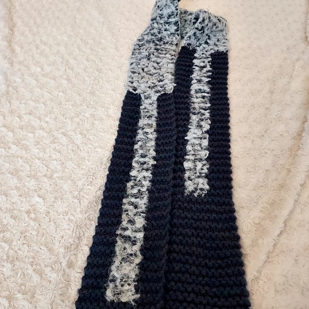 Warm Cozy Chunky Hand Knit Blue & White Marbled Colorblock scarf 78
